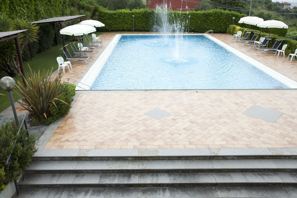 Grappolo D'Oro Hotel Pietrasanta Bagian luar foto
