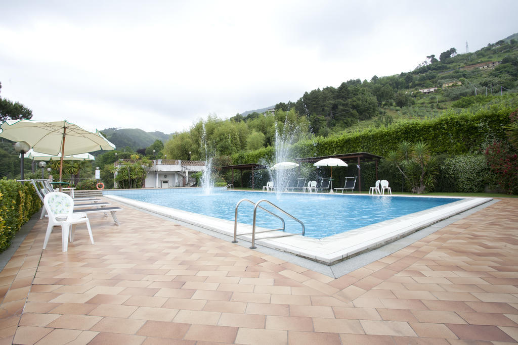 Grappolo D'Oro Hotel Pietrasanta Bagian luar foto