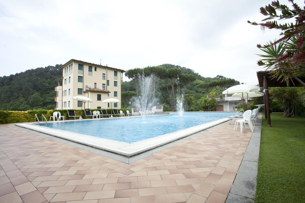 Grappolo D'Oro Hotel Pietrasanta Bagian luar foto