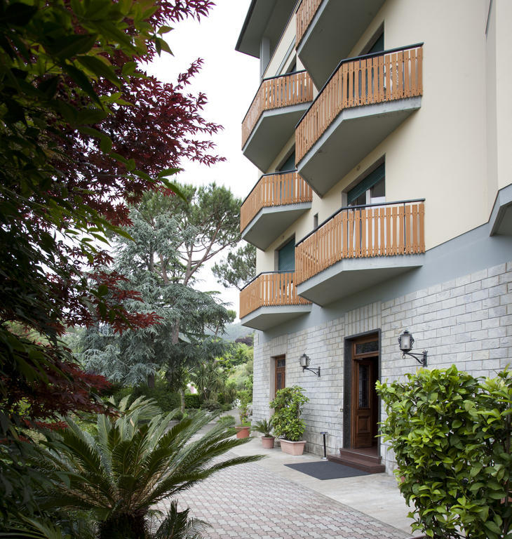 Grappolo D'Oro Hotel Pietrasanta Bagian luar foto