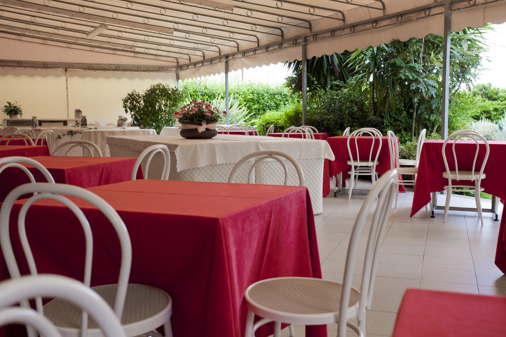Grappolo D'Oro Hotel Pietrasanta Bagian luar foto