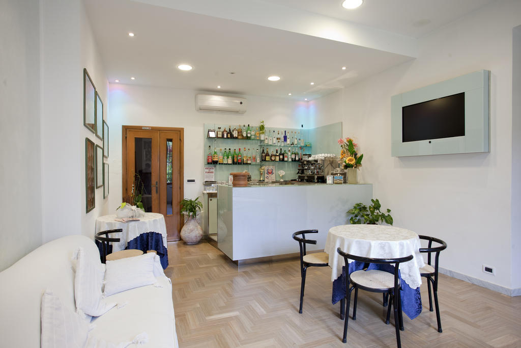 Grappolo D'Oro Hotel Pietrasanta Bagian luar foto