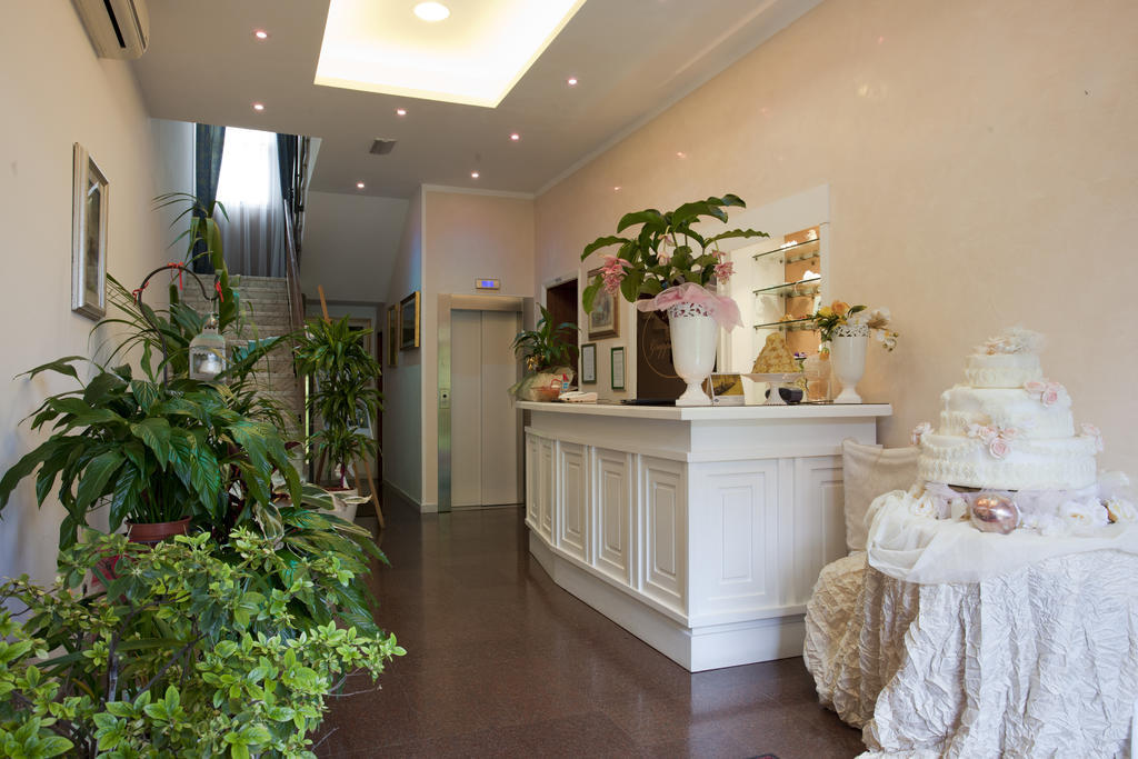 Grappolo D'Oro Hotel Pietrasanta Bagian luar foto