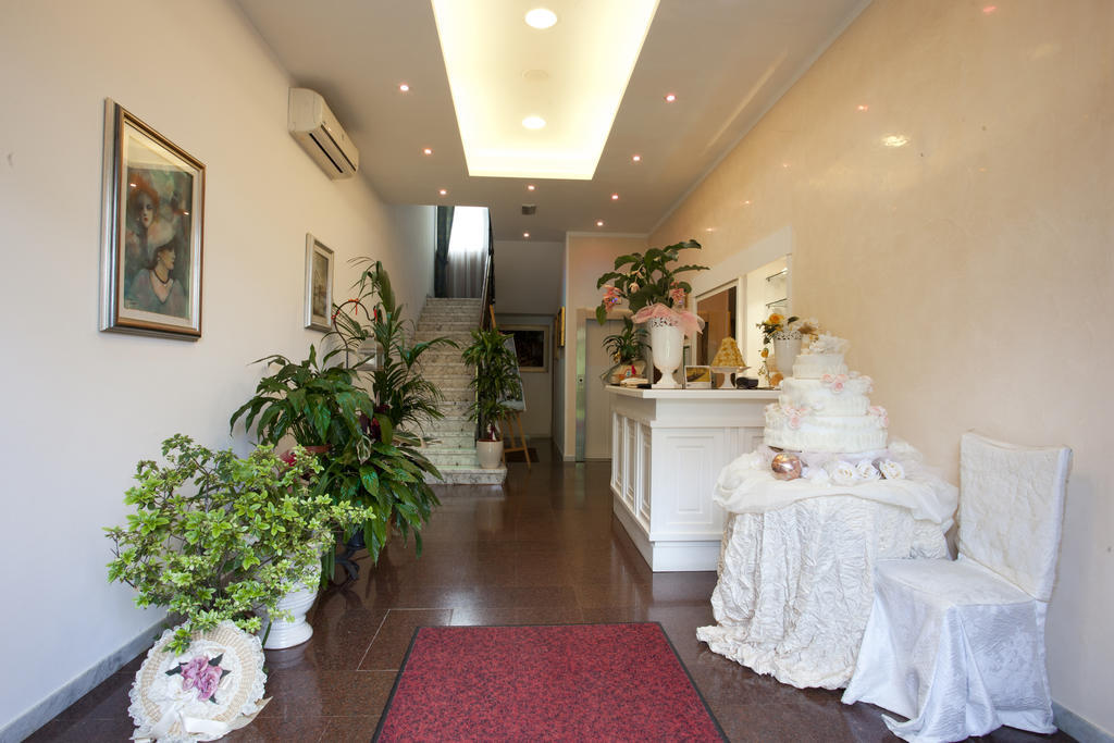 Grappolo D'Oro Hotel Pietrasanta Bagian luar foto