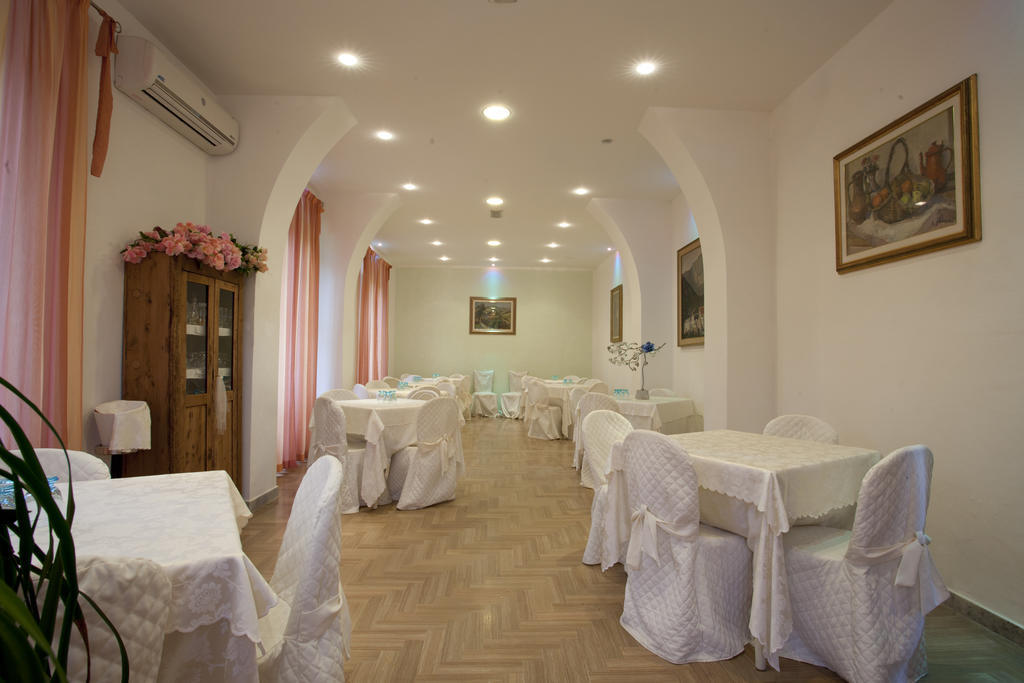 Grappolo D'Oro Hotel Pietrasanta Bagian luar foto