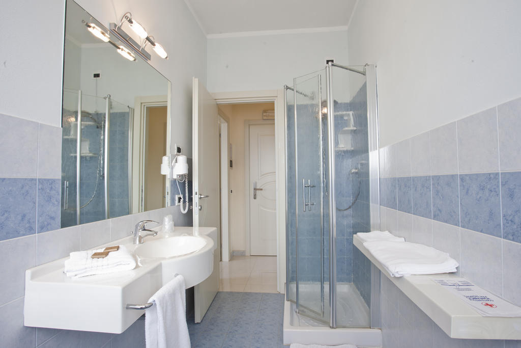 Grappolo D'Oro Hotel Pietrasanta Ruang foto