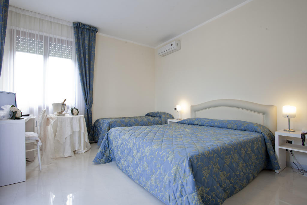 Grappolo D'Oro Hotel Pietrasanta Bagian luar foto