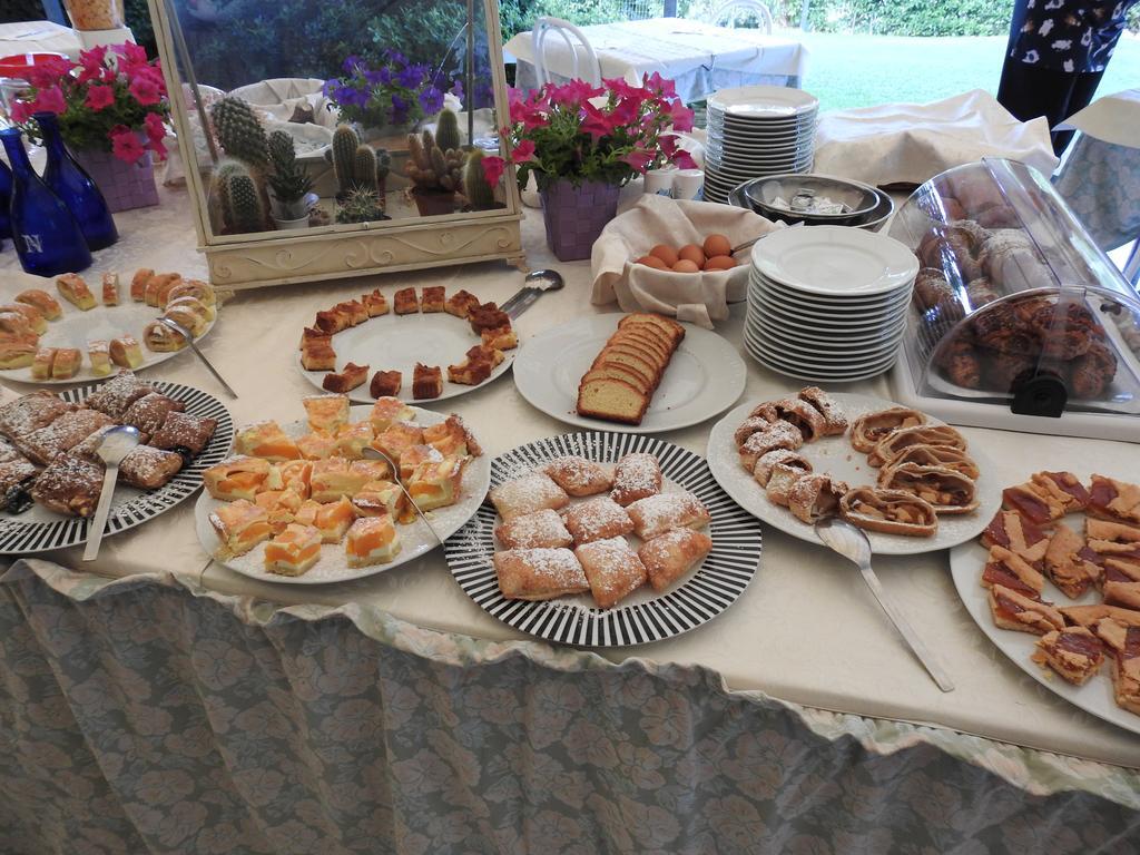 Grappolo D'Oro Hotel Pietrasanta Bagian luar foto