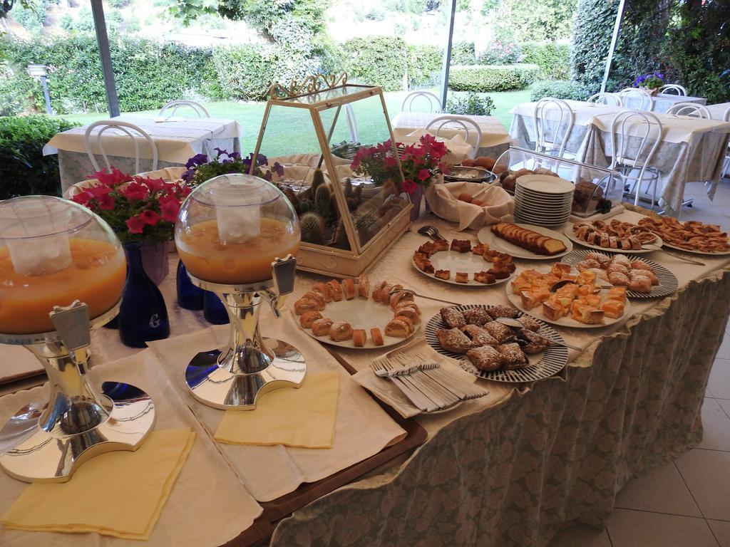 Grappolo D'Oro Hotel Pietrasanta Bagian luar foto